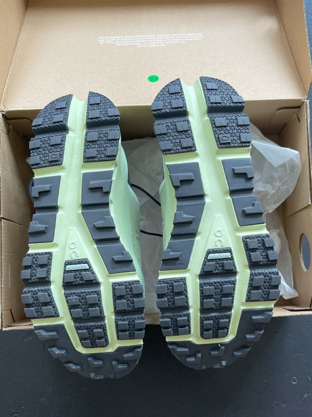 ON Women´s Cloudultratrail running shoe Vine/Meadow-US 9.5-EU 41 - Picture 4 of 11